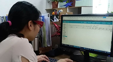 LED燈會永久傷害眼睛?防藍(lán)光防護(hù)眼鏡保護(hù)你